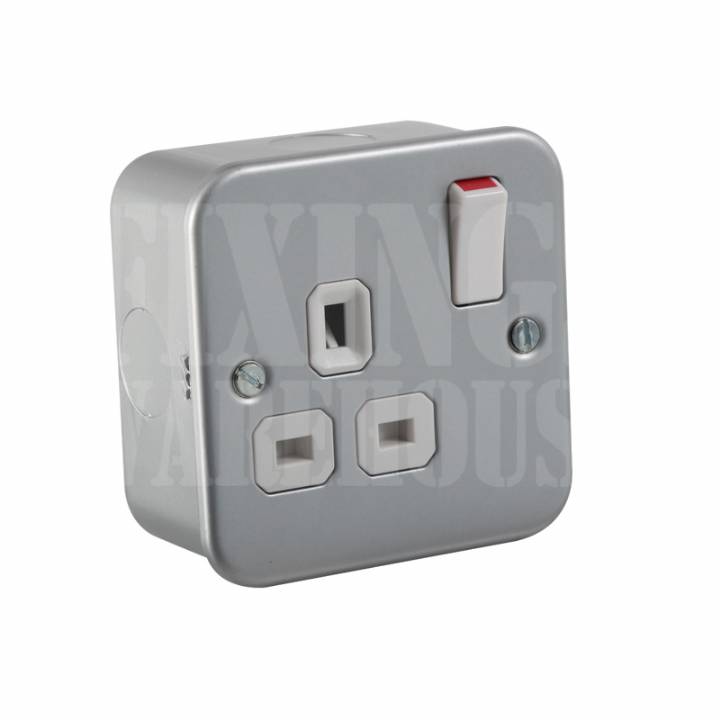 ML  METAL CLAD SWITCHED SINGLE SOCKET