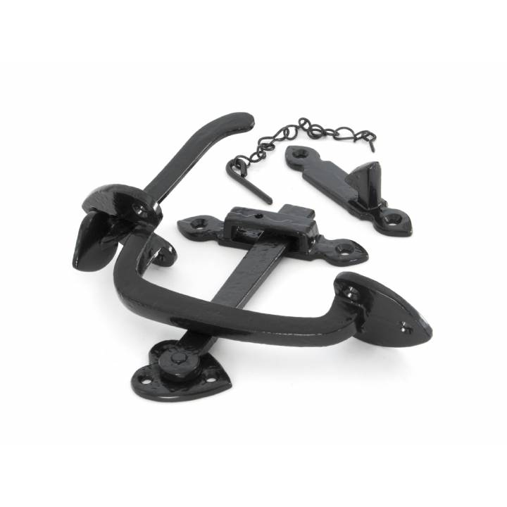 Black Thumblatch Set with Chain