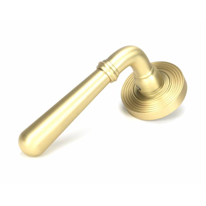 Satin Brass Newbury Lever on Rose Set (Beehive)