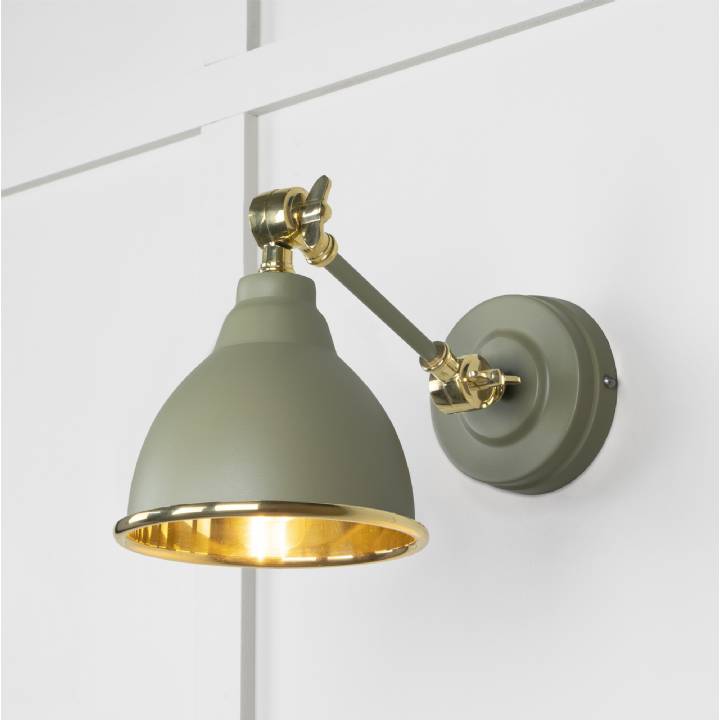Smooth Brass Brindley Wall Light in Tump